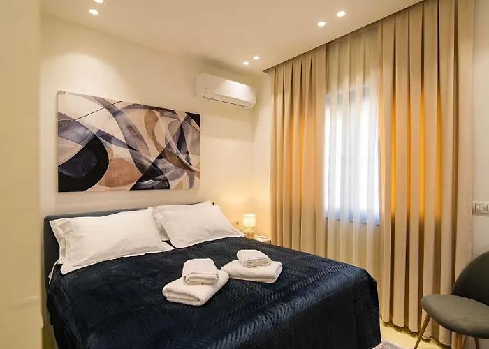 - Skanderbeg Square View ティラナ