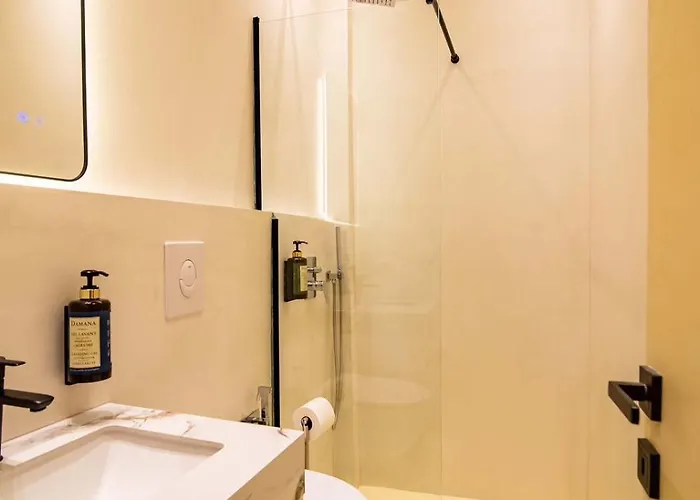 - Skanderbeg Square View ティラナ